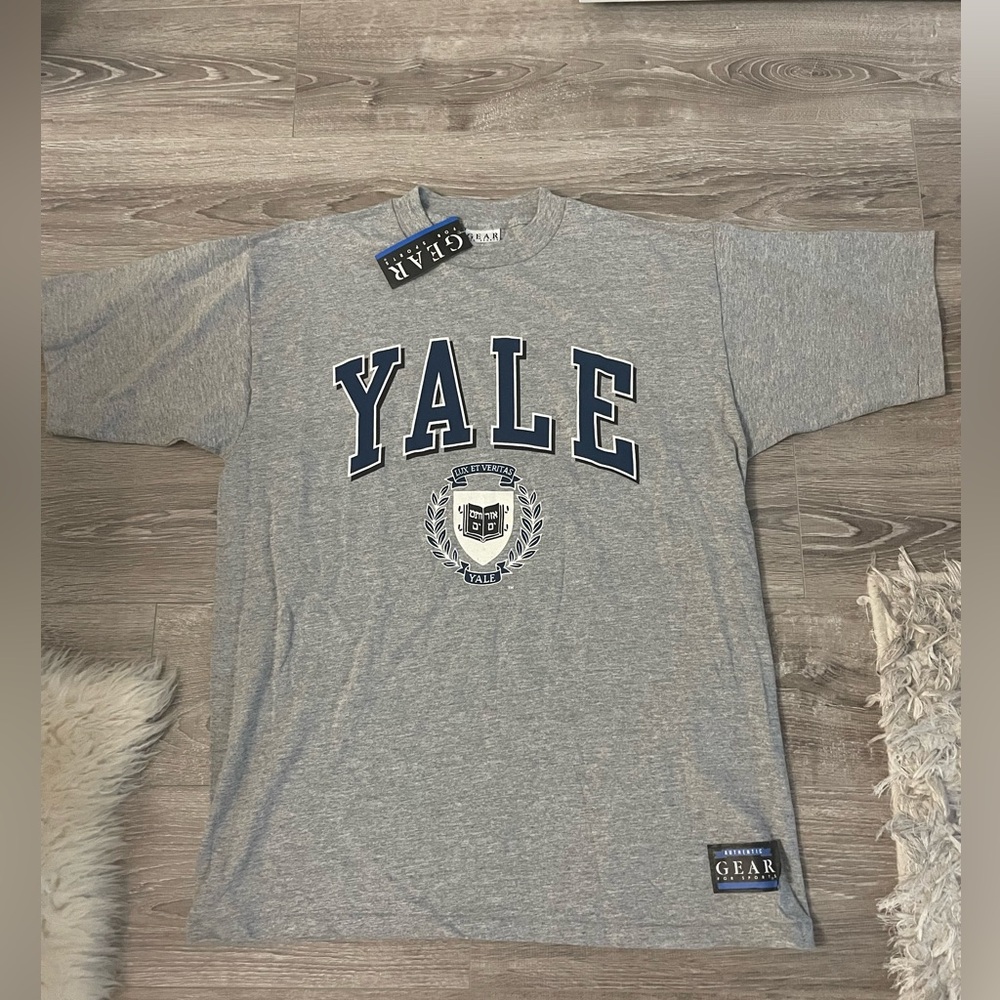 NWT Vintage 90’s Yale University T Shirt - Size L